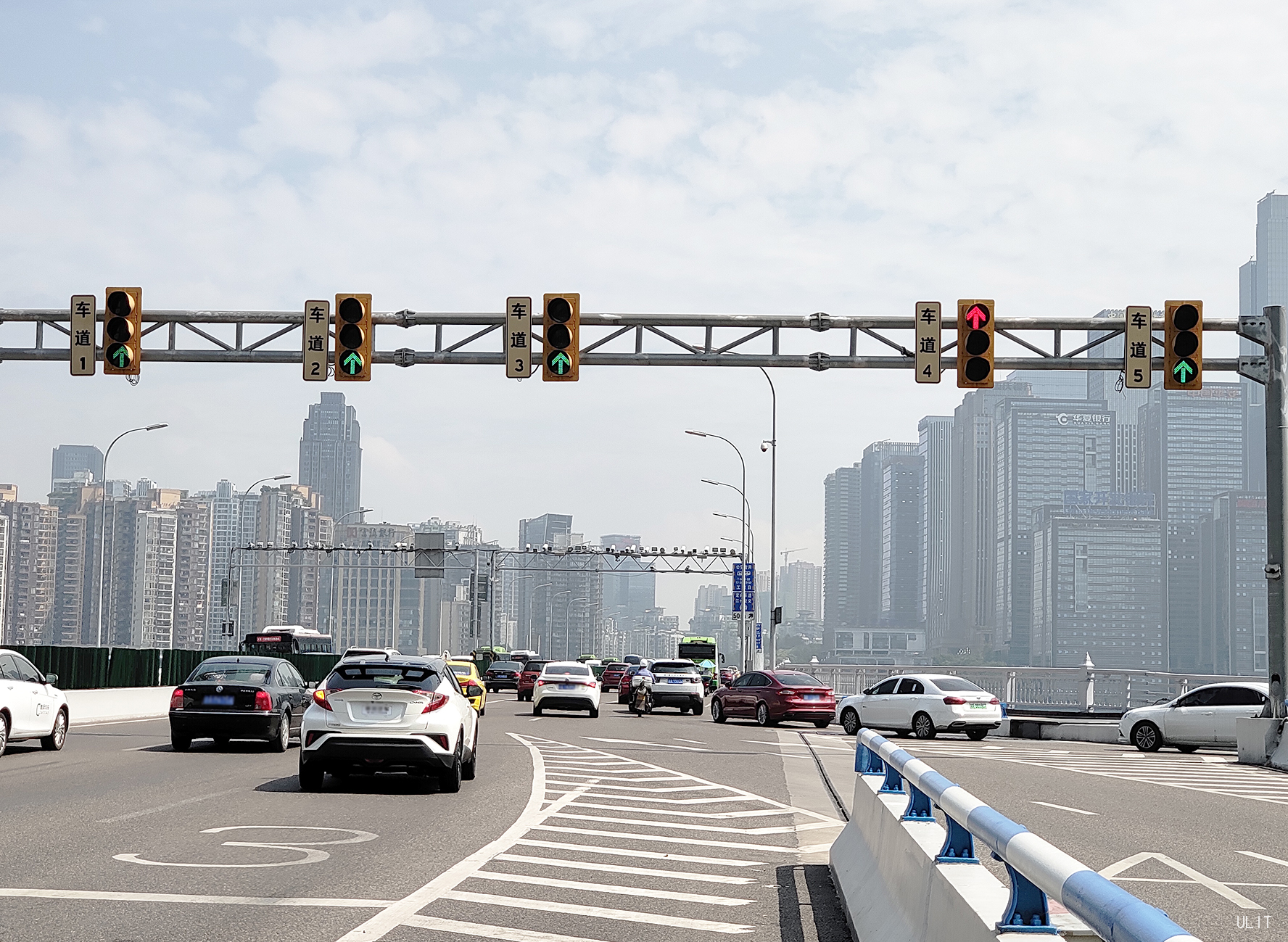 1.1.13.1智能多車(chē)道匯入（車(chē)牌打碼）.jpg
